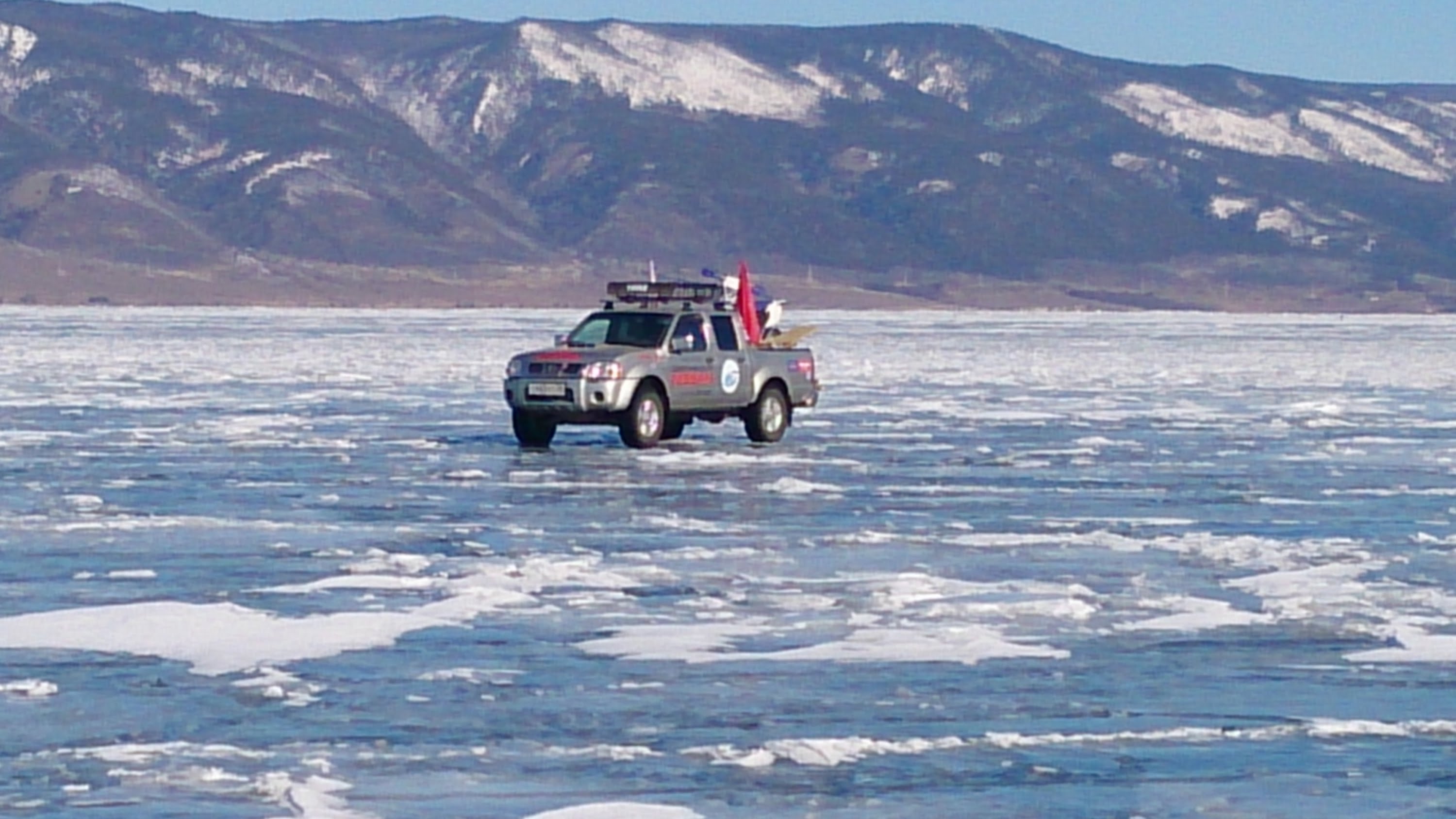 Топ-5 автомобилей, застрявших во льдах Байкала
